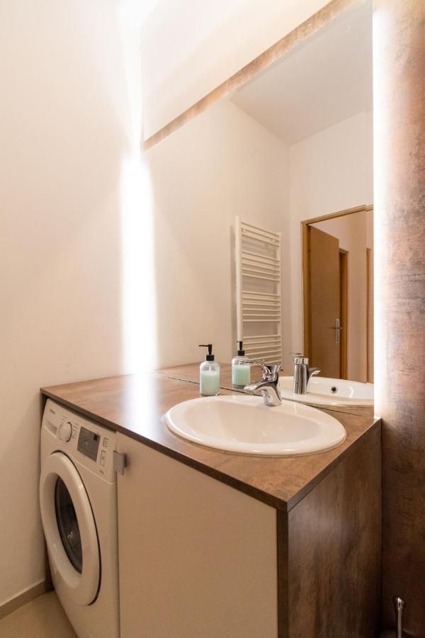 Ardor Apt - Bright And Secluded Apartment In The Heart Of Old Town Brasov Exterior photo